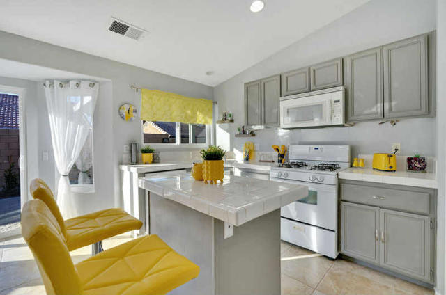 Image 10 of 32 For 83939 Carolina Court