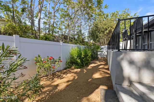 789 Glen Oaks Road, Thousand Oaks CA: https://media.crmls.org/mediaz/f737bb51-9168-4d0d-afa4-cb0988181781.jpg