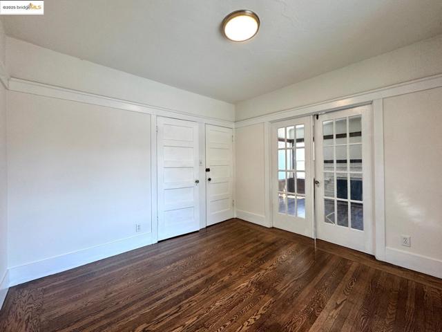 5926 Marshall St, Oakland CA: https://media.crmls.org/mediaz/f737c88d-e8de-464e-97ea-1a7ac3a26b6c.jpg