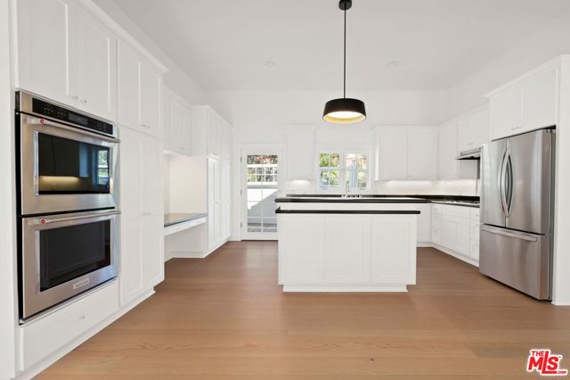 541 Homer Street, Manhattan Beach CA: https://media.crmls.org/mediaz/f737eb2b-63ee-4b18-ae54-ba3a69956445.jpg