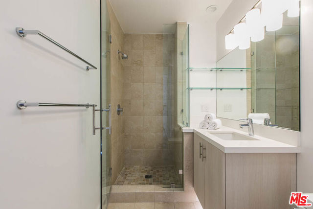 6566 W 85Th Place, Los Angeles CA: https://media.crmls.org/mediaz/f737ee49-0605-4f06-bdff-de388b73bb12.jpg
