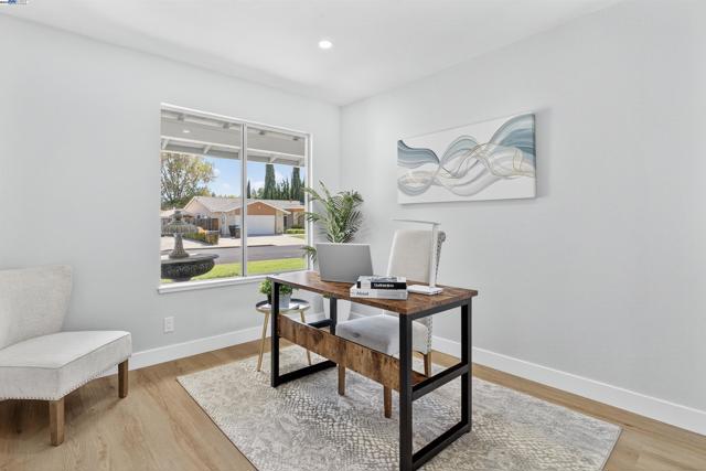 4217 Waycross Ct, Pleasanton CA: https://media.crmls.org/mediaz/f73824cc-86f9-4bb8-8e0c-4917e32cbaa4.jpg