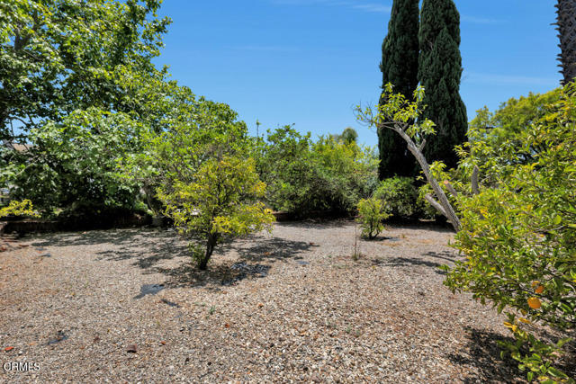 11395 Highridge Court, Camarillo CA: https://media.crmls.org/mediaz/f73827c7-9d9d-410d-baf4-3f76f014b60c.jpg
