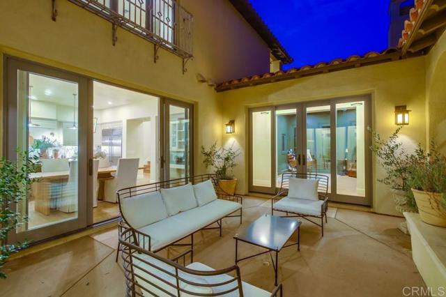 Detail Gallery Image 12 of 70 For 8308 Top O the Morning Way, San Diego,  CA 92127 - 5 Beds | 5/1 Baths