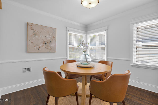 7933 Kenyon Avenue, Los Angeles CA: https://media.crmls.org/mediaz/f738a77d-7625-4225-a2d4-e1e4466a857b.jpg