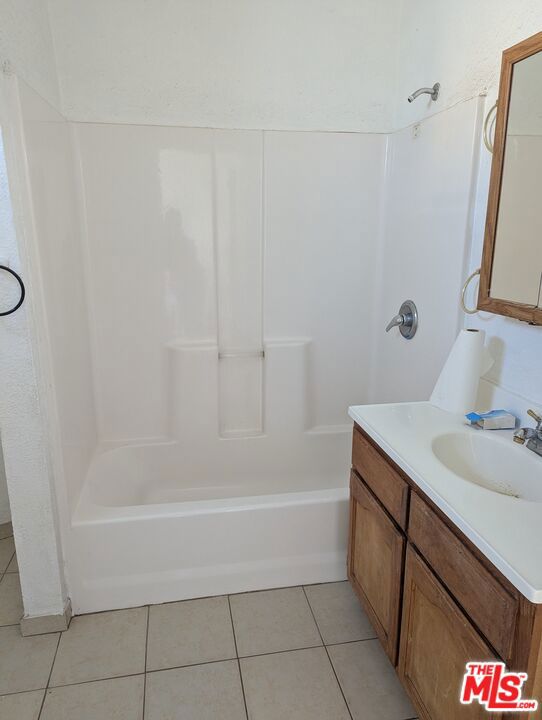 2134 8th Avenue, Los Angeles CA: https://media.crmls.org/mediaz/f738dc70-6754-4c4f-9825-86987c18219b.jpg