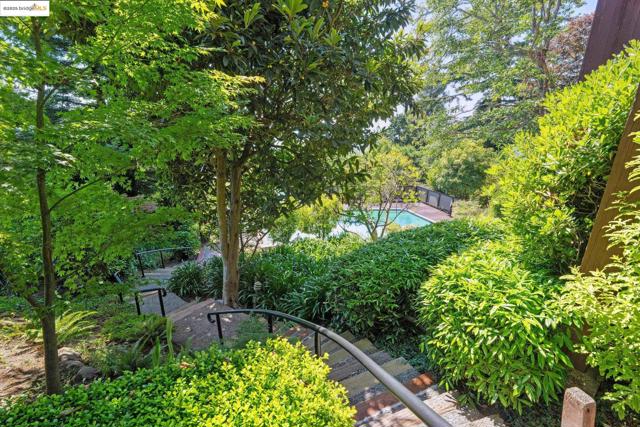 120 Hill Rd, Berkeley CA: https://media.crmls.org/mediaz/f7399aa4-30fe-48c7-9c26-94e1294a967f.jpg