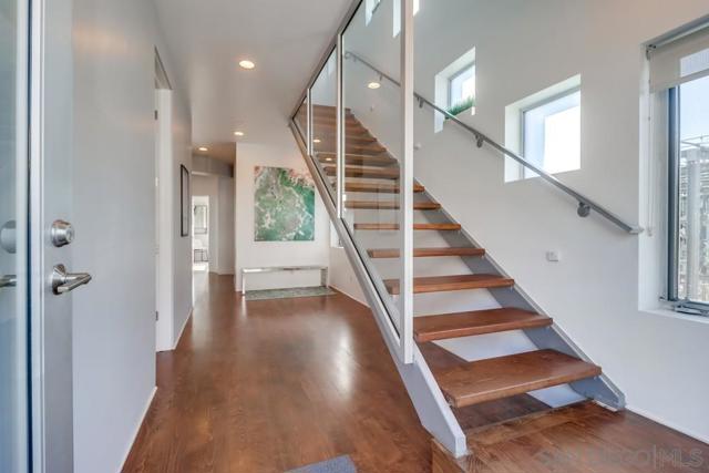 1016 1st St, Coronado CA: https://media.crmls.org/mediaz/f73a7370-3562-434f-8017-2423321976c8.jpg