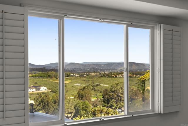 Detail Gallery Image 7 of 9 For 3842 Modena Pl, Carmel Valley,  CA 92130 - 4 Beds | 3 Baths