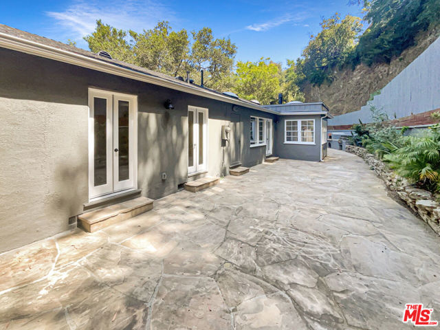 2252 Verde Oak Drive, Los Angeles CA: https://media.crmls.org/mediaz/f73be55b-0a32-4ea8-ac0c-4a763beda3ec.jpg