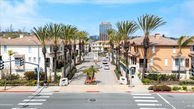 938 Camino De La Reina, San Diego CA: https://media.crmls.org/mediaz/f73be795-42fb-499a-8f4c-86b8caaa442c.jpg
