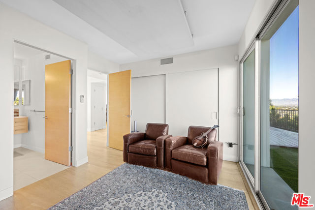 3631 Sunswept Drive, Studio City CA: https://media.crmls.org/mediaz/f73be87f-f01d-413e-9e72-635738a95d88.jpg
