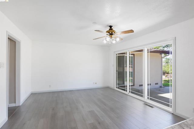 2921 Anderson Ln, Brentwood CA: https://media.crmls.org/mediaz/f73c95d6-8150-4c2c-80f8-28a374644a66.jpg