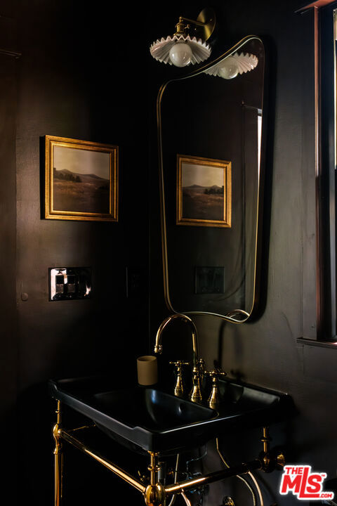 https://media.crmls.org/mediaz/f73c9f43-17ed-4fa2-afe3-be46e346f9bd.jpg?preset=X-Large