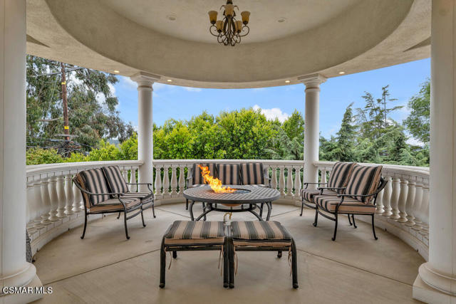 932 Rosario Drive, Thousand Oaks CA: https://media.crmls.org/mediaz/f73d15e1-e389-4426-9fa8-f31af11c284b.jpg