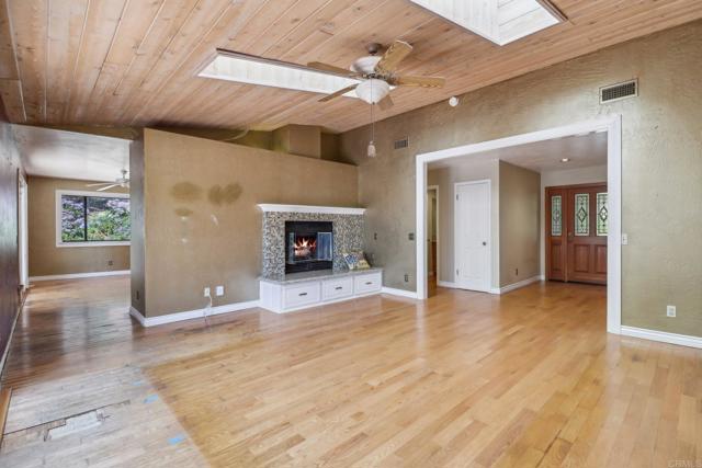 Detail Gallery Image 10 of 60 For 1575 Larson Ln, Fallbrook,  CA 92028 - 3 Beds | 2/1 Baths