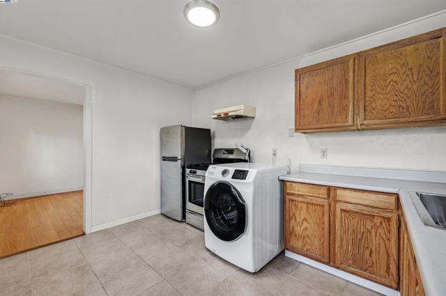 1250 147th Ave, San Leandro CA: https://media.crmls.org/mediaz/f73db683-1d17-4490-8fde-6f65a6f2b3c3.jpg