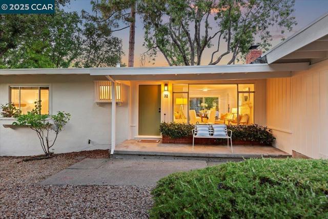 32 California Ave, Orinda CA: https://media.crmls.org/mediaz/f73e1912-85d9-4041-9309-9f6b011d33a8.jpg