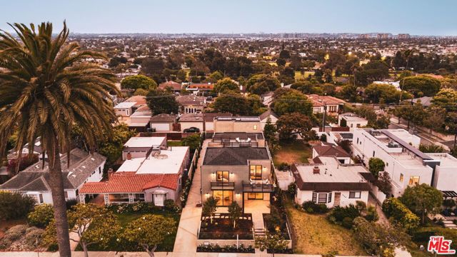 2114 Pier Avenue, Santa Monica CA: https://media.crmls.org/mediaz/f73f754d-04a2-4104-a8fb-5acfc61c4689.jpg