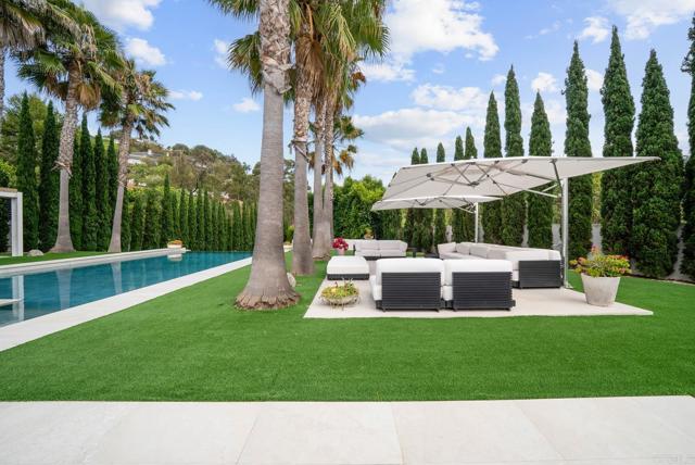 Detail Gallery Image 12 of 50 For 7713 Esterel Dr, La Jolla,  CA 92037 - 5 Beds | 5/1 Baths