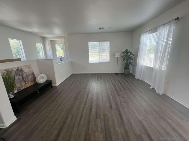 362 Borden Rd, San Marcos CA: https://media.crmls.org/mediaz/f7403180-a12e-47dd-bdc6-a39fe44915bd.jpg