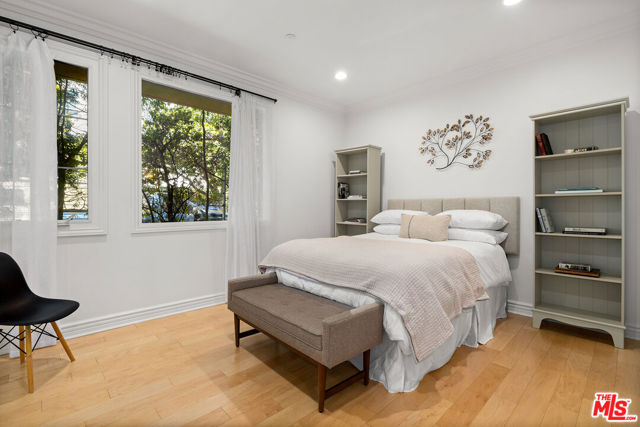 1601 S Bentley Avenue, Los Angeles CA: https://media.crmls.org/mediaz/f7405b47-1b48-448e-9ecd-6c221ad7aca9.jpg