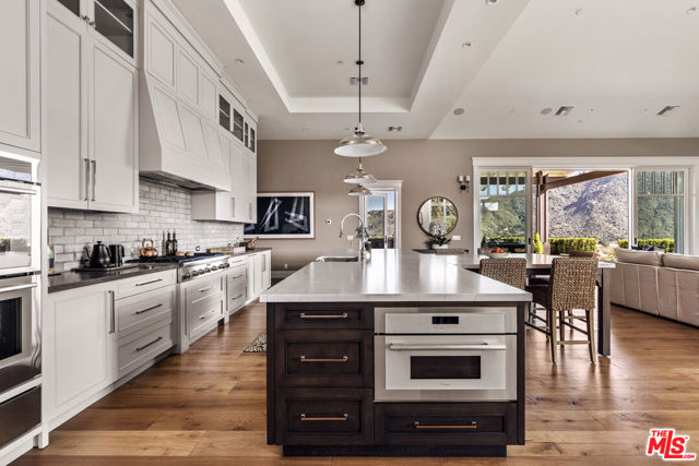 1697 W Potrero Road, Westlake Village CA: https://media.crmls.org/mediaz/f7405ebc-da60-48ea-a3c6-243ecf25ef7e.jpg
