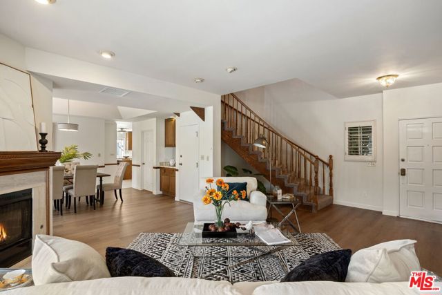 18135 Burbank Boulevard, 6 photo 8