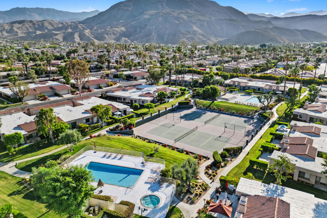 72806 Fleetwood Circle, Palm Desert CA: https://media.crmls.org/mediaz/f7423993-cc81-4221-bce0-275bf52bb71e.jpg
