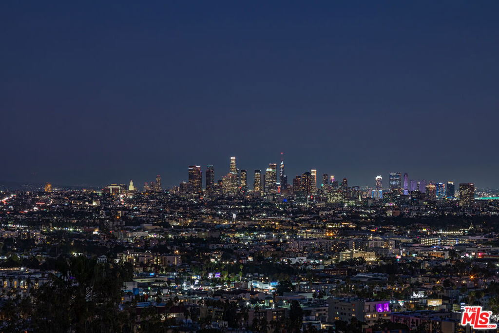 https://media.crmls.org/mediaz/f74266fb-e855-446b-af5b-1e2bd012505f.jpg?preset=X-Large