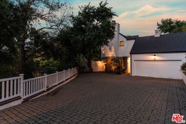 3100 Coldwater Canyon Avenue, Studio City CA: https://media.crmls.org/mediaz/f74271b8-c208-44d4-b9dd-ab1561e9b6b3.jpg
