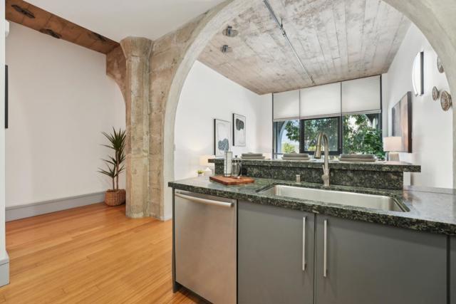 1 S Park Street, San Francisco CA: https://media.crmls.org/mediaz/f74272be-0f56-480a-87c9-b85e45632943.jpg