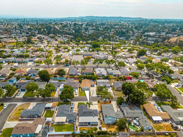 12109 Bluefield Avenue, La Mirada CA: https://media.crmls.org/mediaz/f7444a50-a7bd-4c41-8fbc-44ad50d589eb.jpg