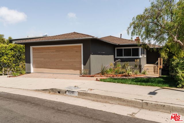 8381 Zitola Terrace, Playa del Rey CA: https://media.crmls.org/mediaz/f744d407-7e64-4d0e-a545-a968267e65d4.jpg