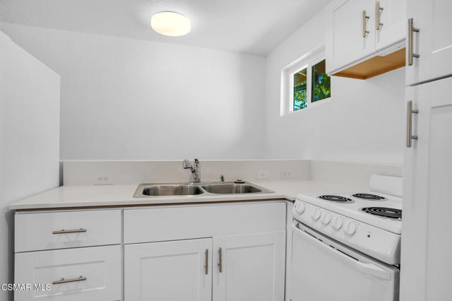 1160 Alamos Drive, Thousand Oaks CA: https://media.crmls.org/mediaz/f74535d5-a42e-4811-b183-b2fb9d56c6c2.jpg