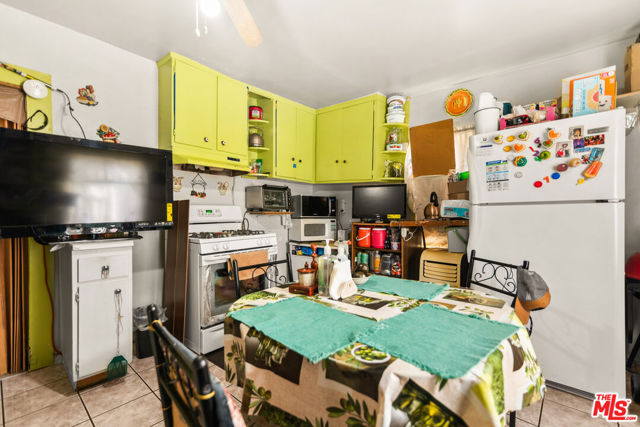 3242 Gleason Avenue, Los Angeles CA: https://media.crmls.org/mediaz/f745934e-de68-4106-ab8e-3c314a201bcb.jpg