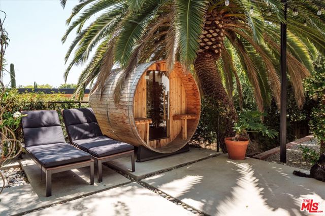 3746 Randolph Avenue, Los Angeles CA: https://media.crmls.org/mediaz/f745f11c-9407-4d96-85c5-d2d2414c49b2.jpg
