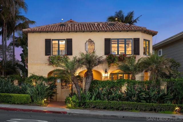 7344 Olivetas Ave, La Jolla CA: https://media.crmls.org/mediaz/f745f13a-5efb-44f6-8d3c-cca052f38221.jpg