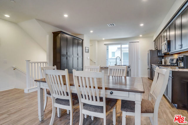 20619 Oakglen Lane, Winnetka CA: https://media.crmls.org/mediaz/f74648b6-fba6-4961-8522-bfc5596ebfe8.jpg