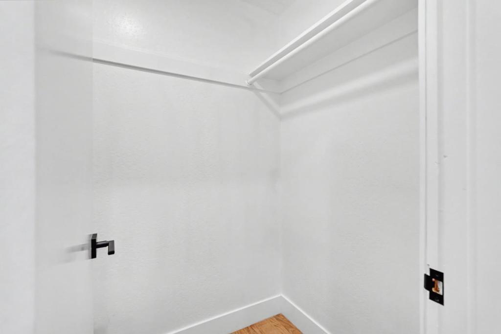 https://media.crmls.org/mediaz/f746e3fc-8ffd-484a-8675-408d4f0ee3d4.jpg?preset=X-Large