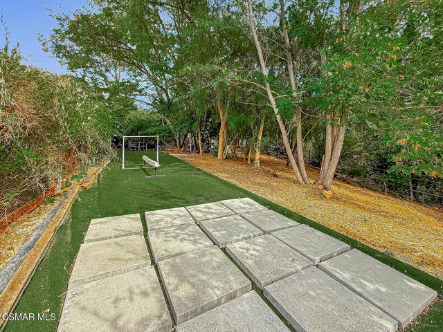 1888 El Monte Drive, Thousand Oaks CA: https://media.crmls.org/mediaz/f747a82c-658c-4111-8b35-8c8029847399.jpg