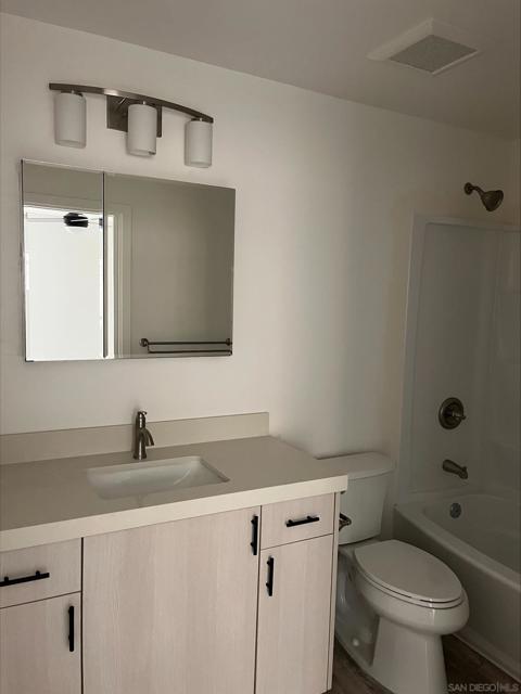256 B Ave, Coronado CA: https://media.crmls.org/mediaz/f747b944-fcee-4d2a-b032-ca0f786bc8f0.jpg