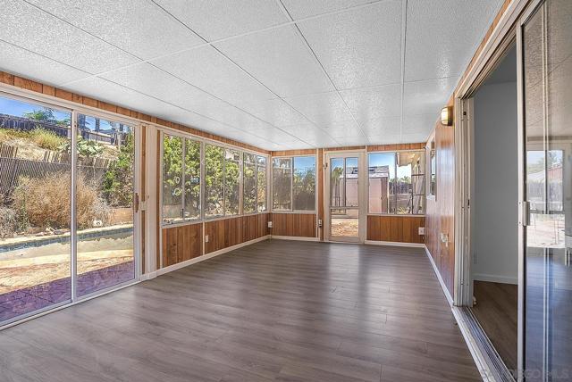 475 Rivera Ct, Chula Vista CA: https://media.crmls.org/mediaz/f7480f4d-5251-4a97-a9bc-ab1e8f6bafda.jpg