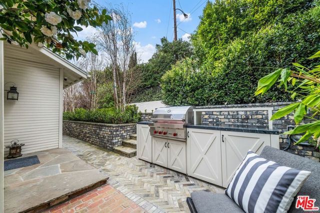 1231 Hilldale Avenue, Los Angeles CA: https://media.crmls.org/mediaz/f7491353-fc91-4a6c-a6d0-0e33af8350a3.jpg