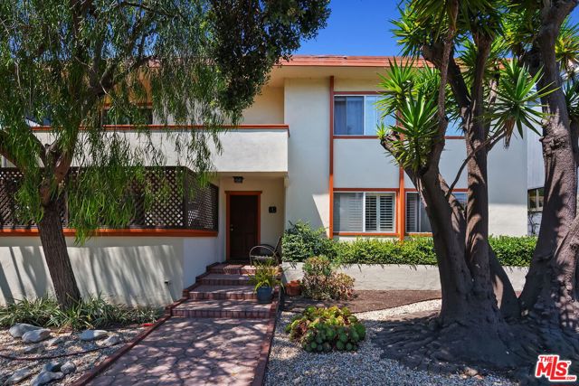2702 11th Street, Santa Monica CA: https://media.crmls.org/mediaz/f7494c4c-1ec7-449c-9317-42df10d54452.jpg