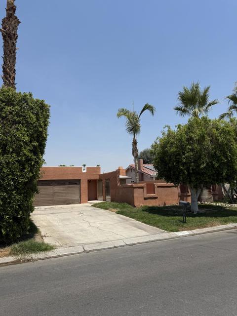 76540 New York Avenue, Palm Desert CA: https://media.crmls.org/mediaz/f74954b6-91f7-43eb-b703-0f00395f1b6a.jpg