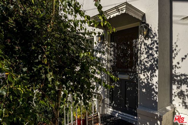 2318 Canyon Drive, Los Angeles CA: https://media.crmls.org/mediaz/f749b6a6-d2c3-4ae1-9b49-bcc6853ec663.jpg