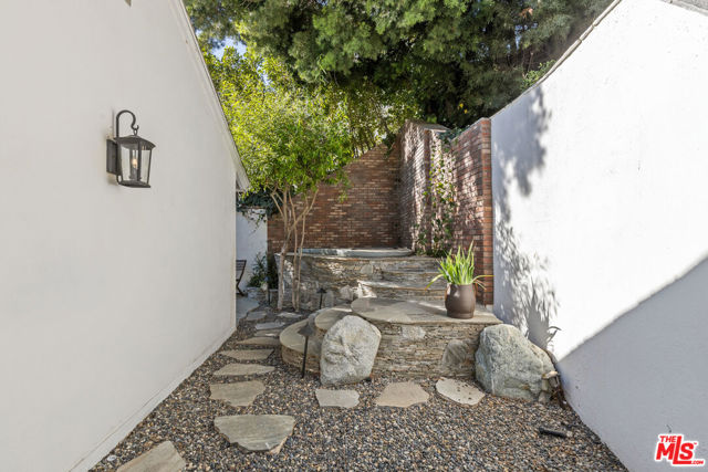 1450 N Bundy Drive, Los Angeles CA: https://media.crmls.org/mediaz/f74a068c-4d84-4d7c-aafd-ac4e0bd955d4.jpg