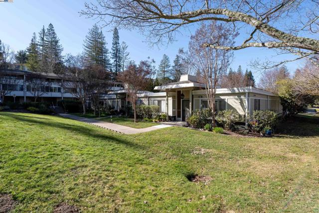 1141 PTARMIGAN DR, Walnut Creek CA: https://media.crmls.org/mediaz/f74a22ee-1a8d-4e48-bc3a-2c04b6a5d68d.jpg