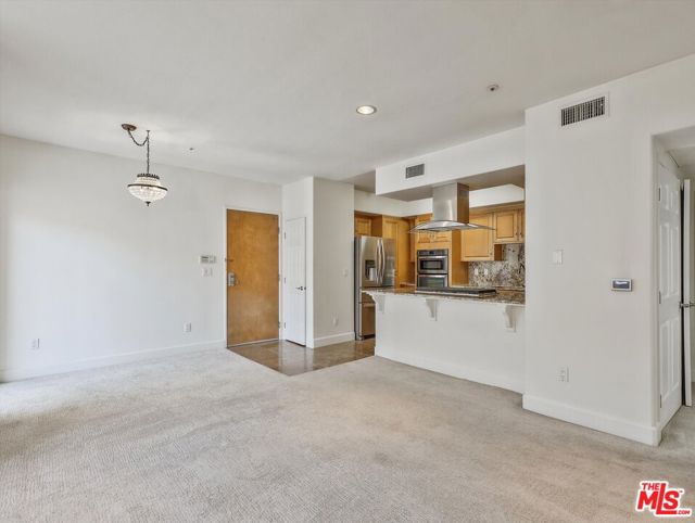 937 12th Street, Santa Monica CA: https://media.crmls.org/mediaz/f74a9c72-41b4-4618-baff-5054aca3e7a4.jpg